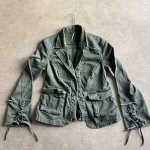 Free People Women’s Army Green Ruffles Fitted Cargo Snap Jacket Distressed Small